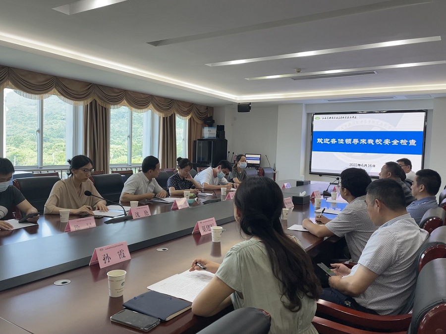 學(xué)校迎接無錫市人社局安全檢查工作