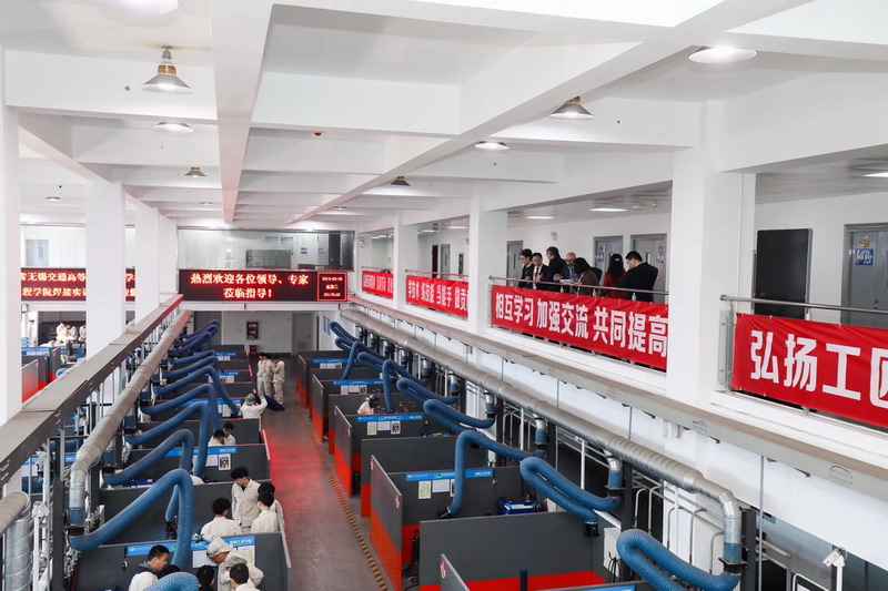 省交通運輸廳領(lǐng)導、德國手工業(yè)行會來賓參觀我院實訓基地