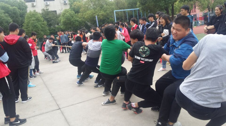 青春如火，逐夢(mèng)揚(yáng)威——船舶工程學(xué)院舉辦拔河比賽