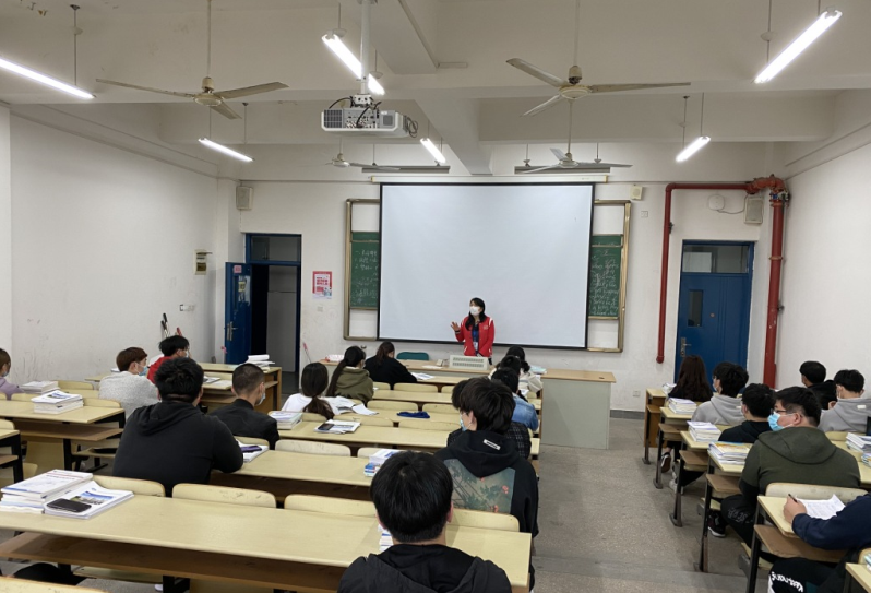疫情防控不懈怠 應(yīng)急演練筑防線——記船舶工程學(xué)院開展新學(xué)期第一堂班會課