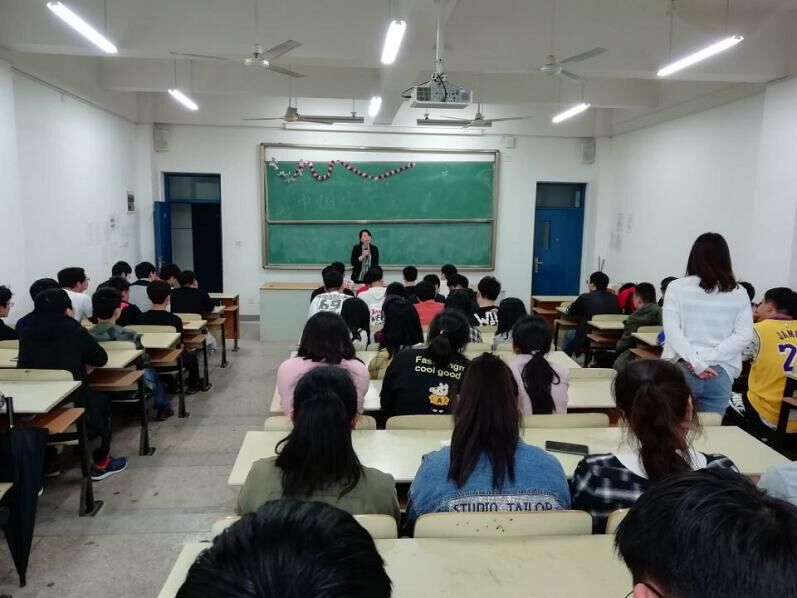 船舶工程學院召開17級高職學業(yè)水平測試動員會議