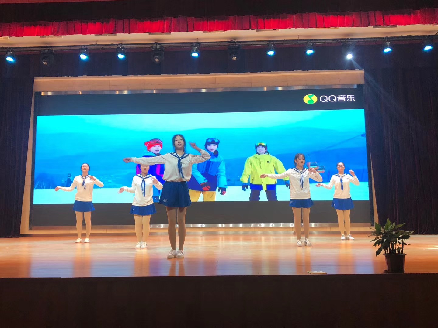 “激揚(yáng)青春?舞動(dòng)夢(mèng)想”首屆校園舞蹈大賽 船舶工程學(xué)院取得優(yōu)異成績(jī)