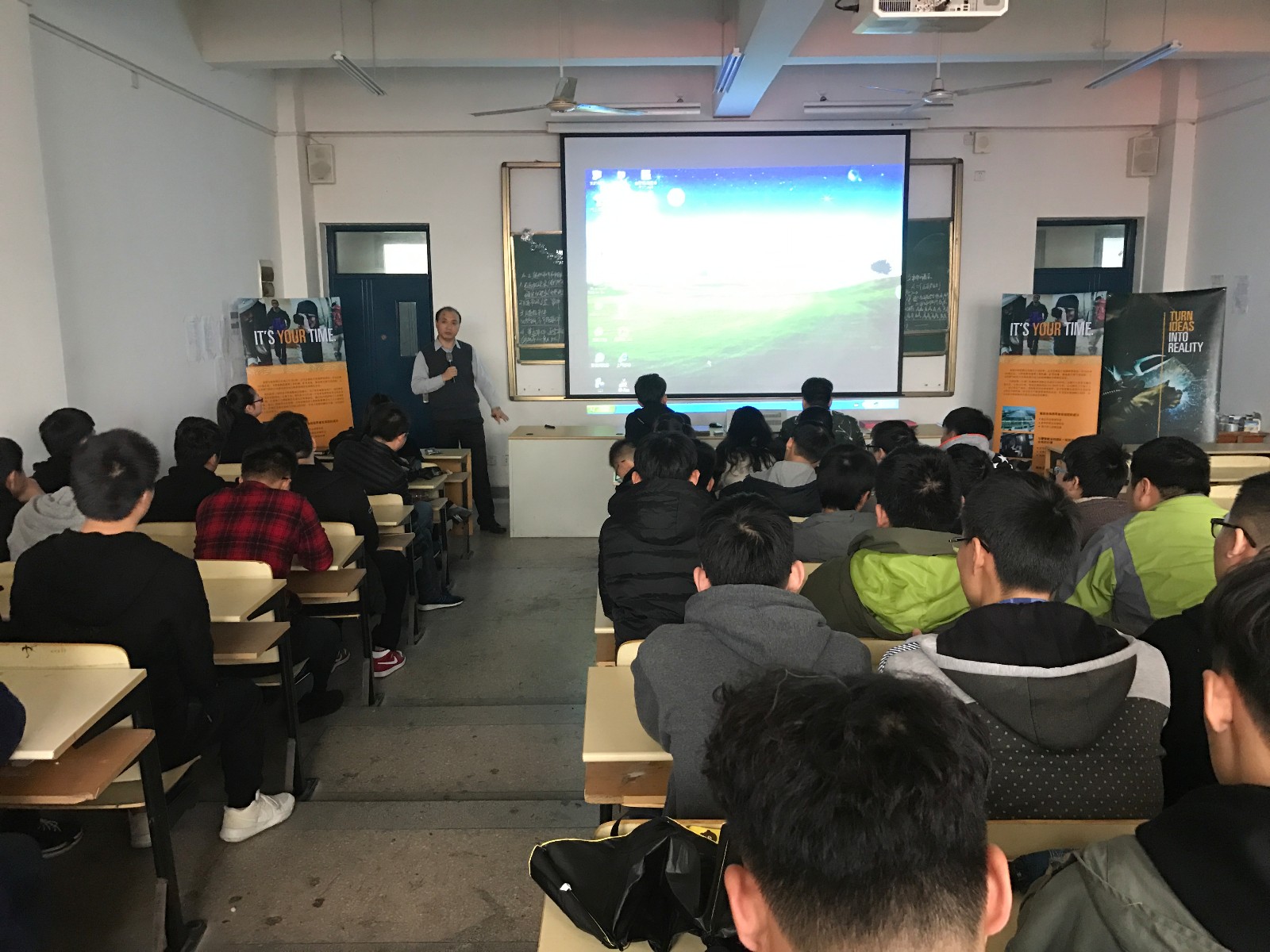 卡特彼勒機(jī)械部件有限公司來(lái)校洽談校企合作事宜