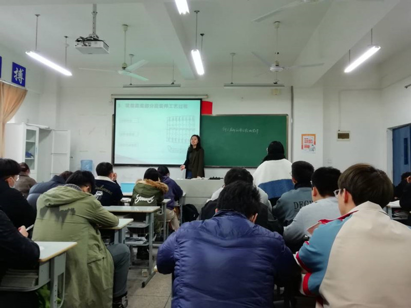 船舶工程學(xué)院開展校級公開課評議活動   ——滕蓓老師講《船體雙層底分段反造法》