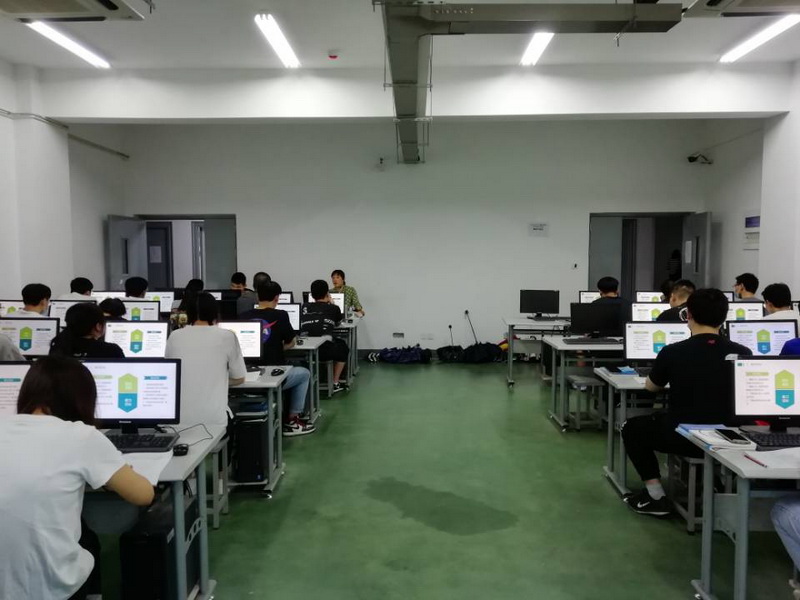 船舶工程學(xué)院開展校級公開課評議活動——咸屹老師講《軸套類零件的繪制》