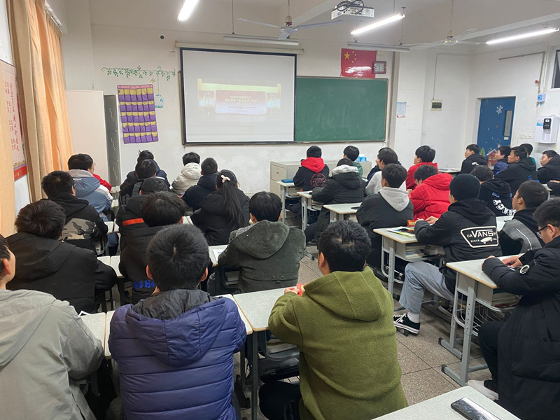 學(xué)習憲法知識，弘揚憲法精神