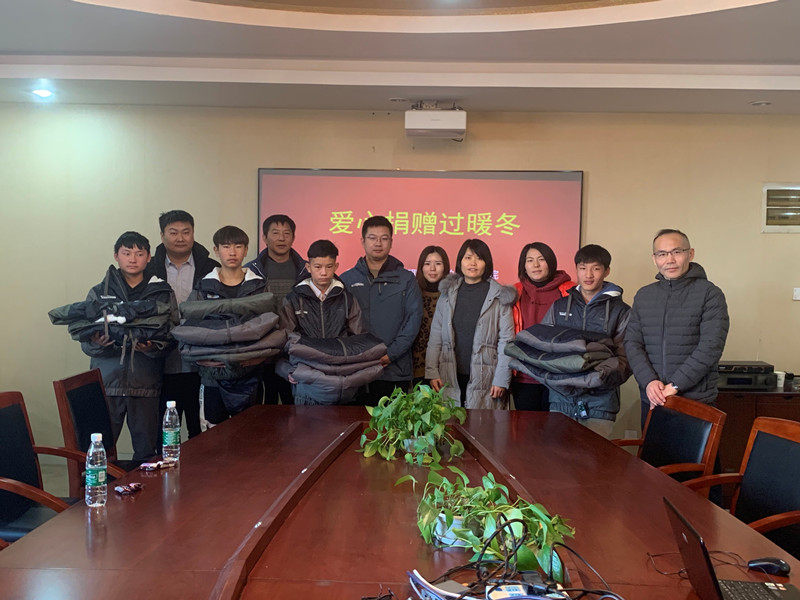 捐贈冬衣 傳遞溫暖與關(guān)愛