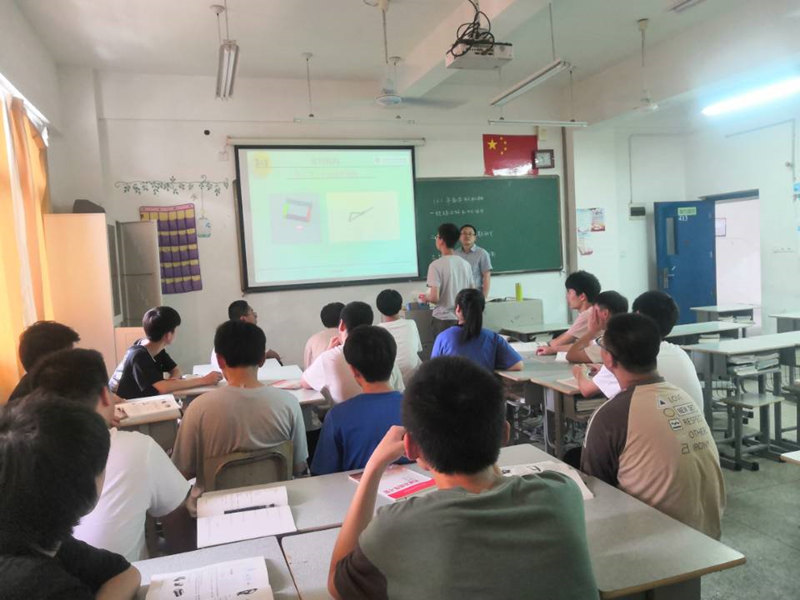 船舶工程學(xué)院開展校級公開課評議活動