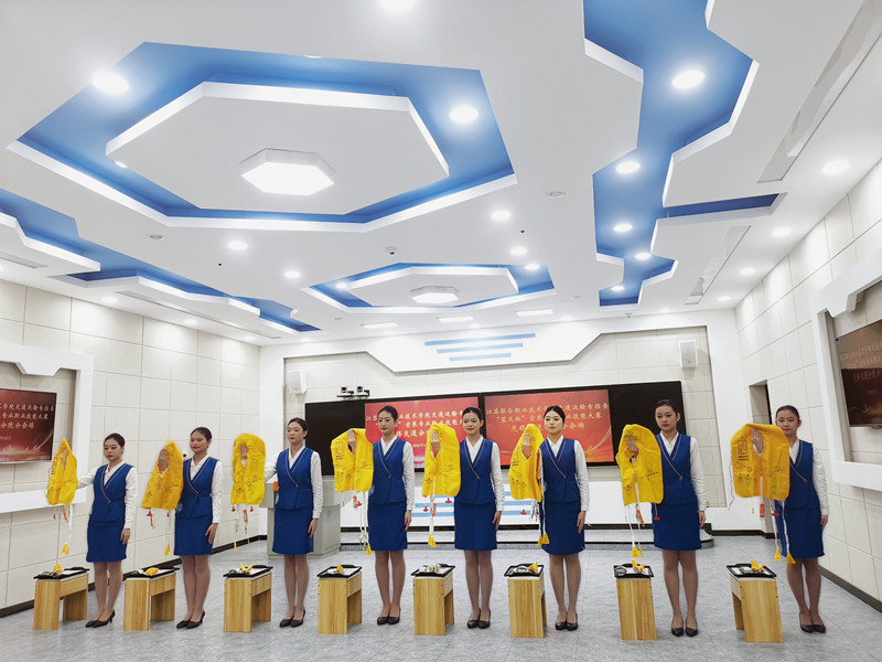 空乘學(xué)子同臺(tái)競技  加強(qiáng)技能展現(xiàn)風(fēng)采