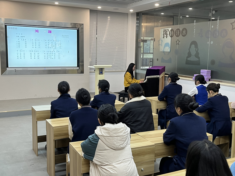 展課堂風(fēng)采，促教學(xué)質(zhì)量