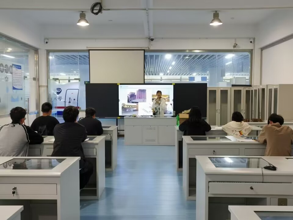 船舶工程學(xué)院開(kāi)展校級(jí)公開(kāi)課評(píng)議活動(dòng)
