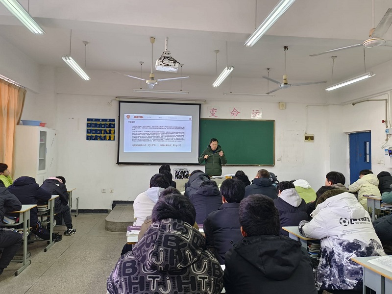 船舶工程學(xué)院開展校級(jí)公開課評(píng)議活動(dòng) ——滕瑋曄老師講《認(rèn)識(shí)焊條電弧焊》