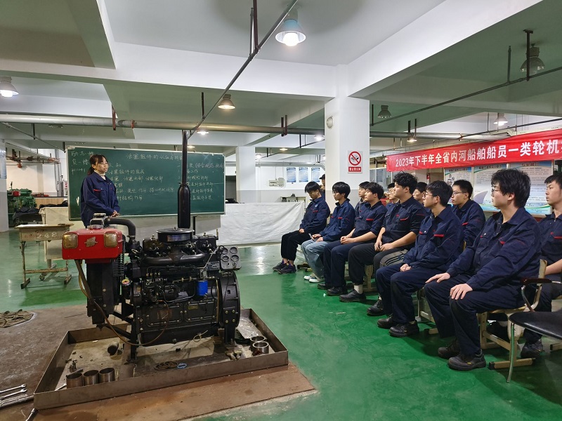 展課堂風(fēng)采，促教學(xué)質(zhì)量 ——沈麗蘭老師講《活塞組件的認(rèn)知與拆裝》