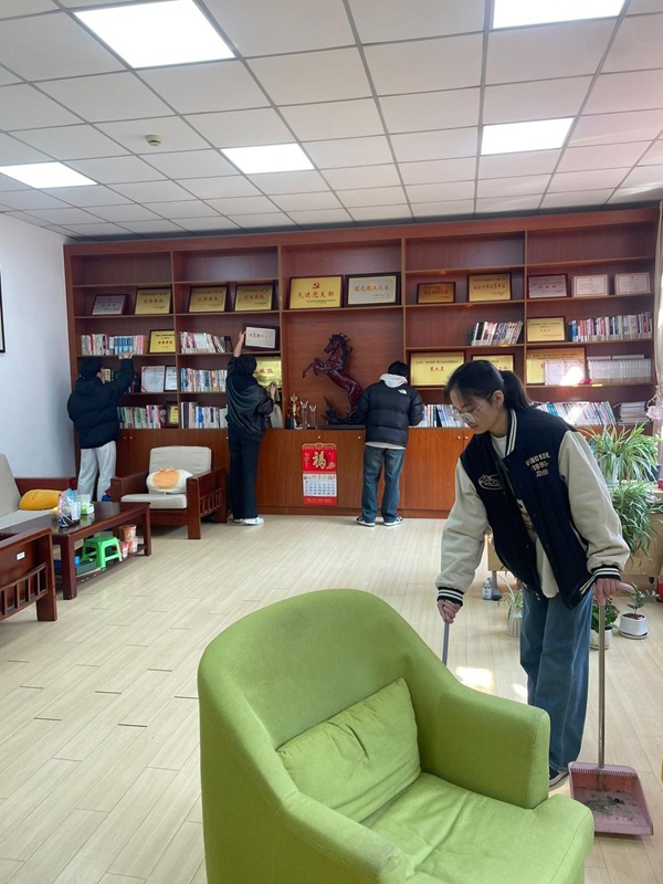 三月春風(fēng)暖，雷鋒精神傳