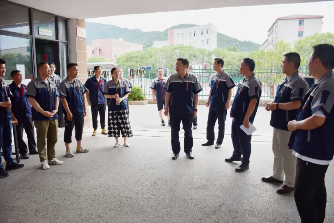 校領導深入學生宿舍開展“我為師生辦實事”實踐活動