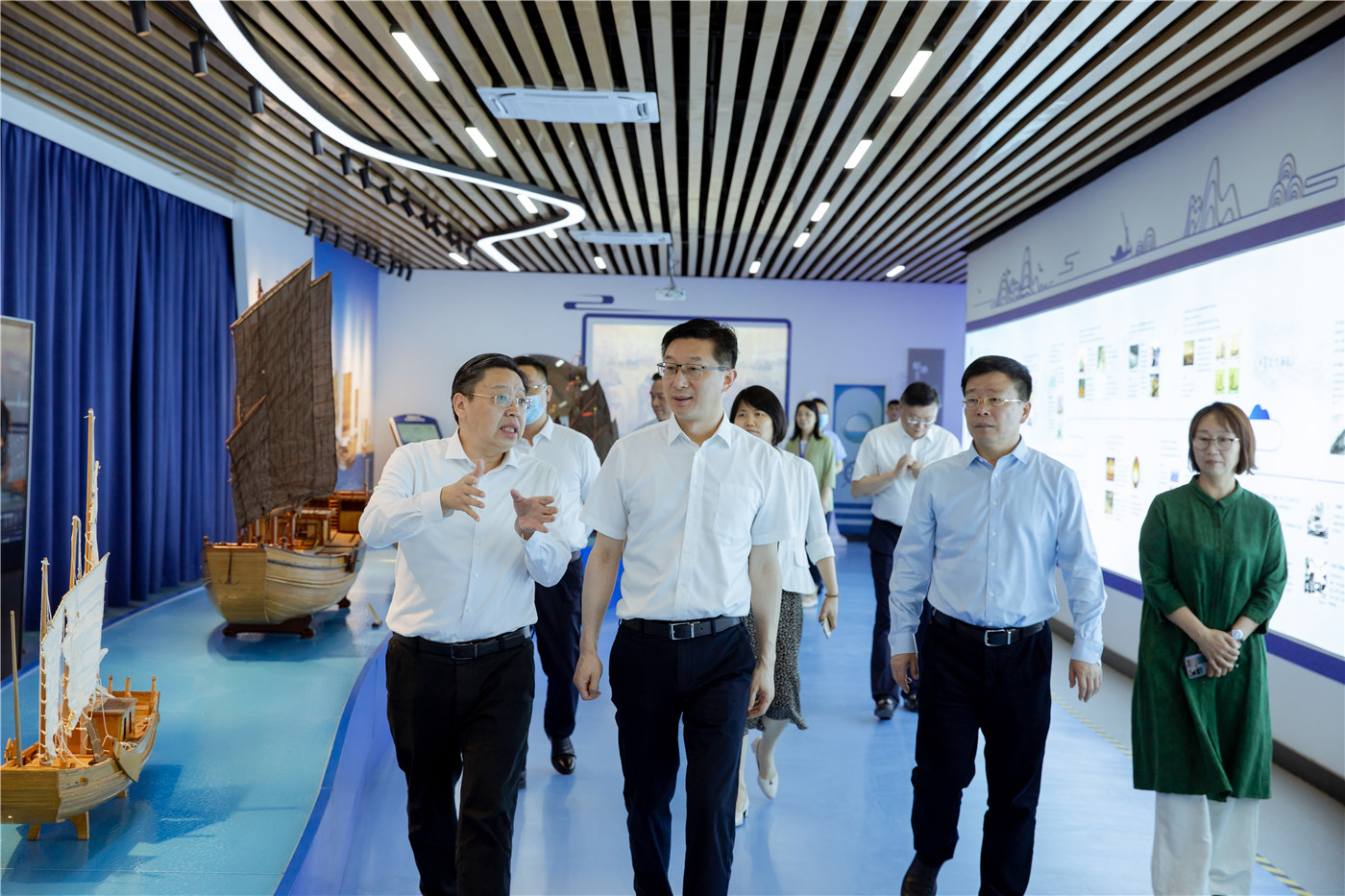 江蘇省交通運(yùn)輸廳廳長吳永宏來學(xué)校調(diào)研