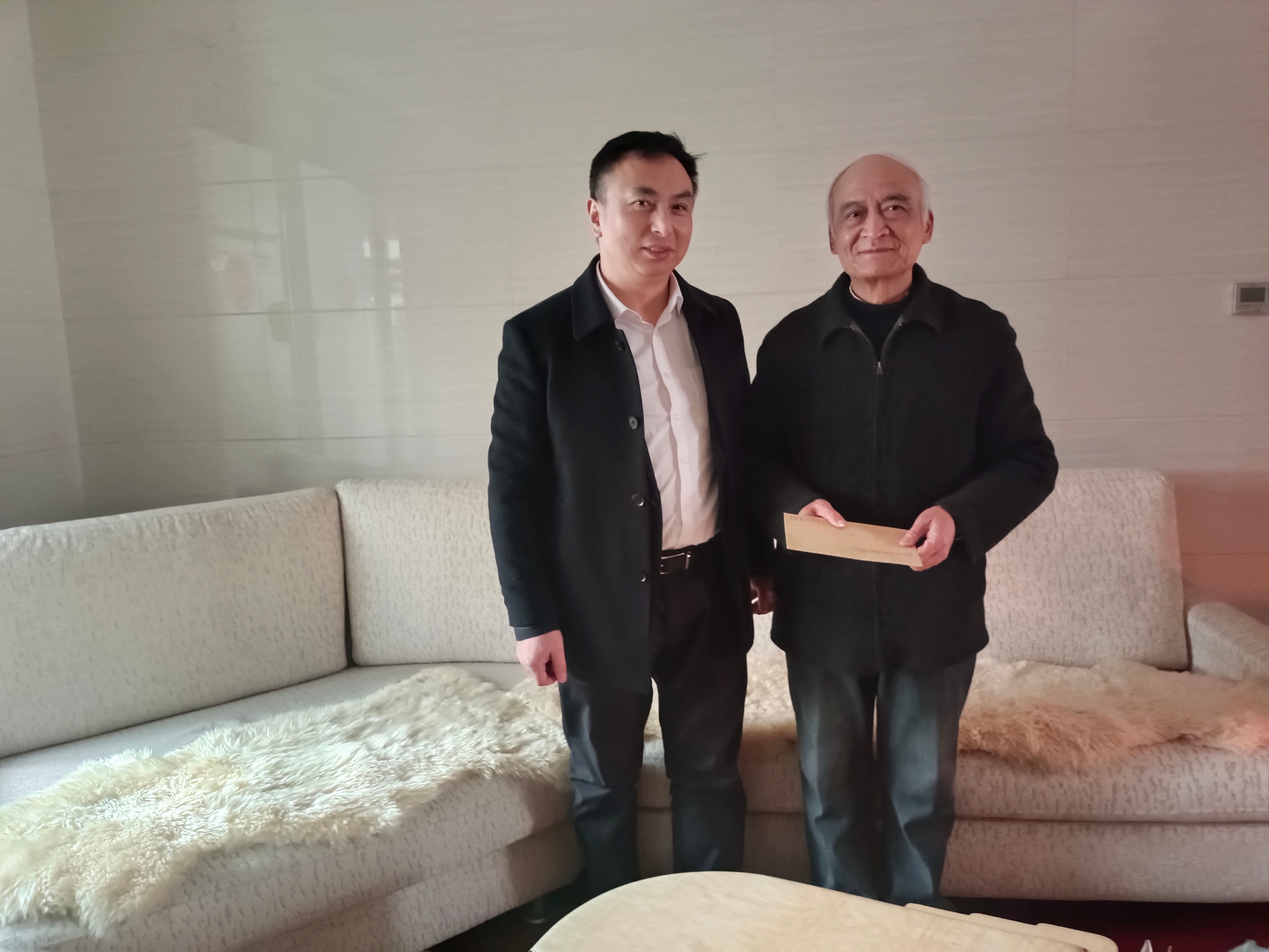 學(xué)校組織開展春節(jié)走訪慰問活動(dòng)