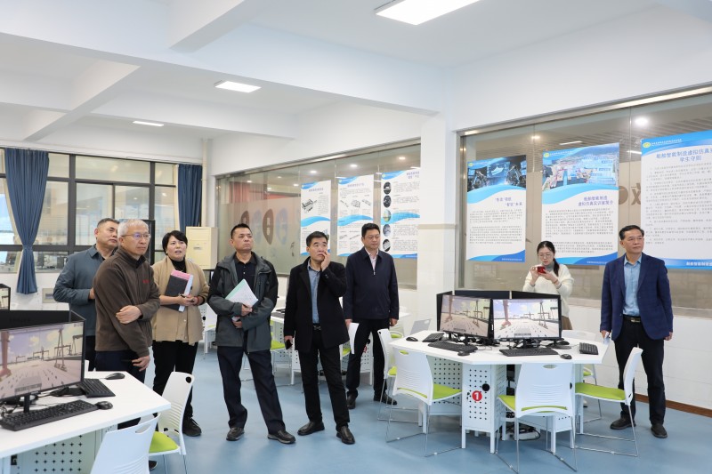 江蘇省交通運(yùn)輸廳組織專家來(lái)校督查廳職業(yè)教育實(shí)訓(xùn)基地建設(shè)