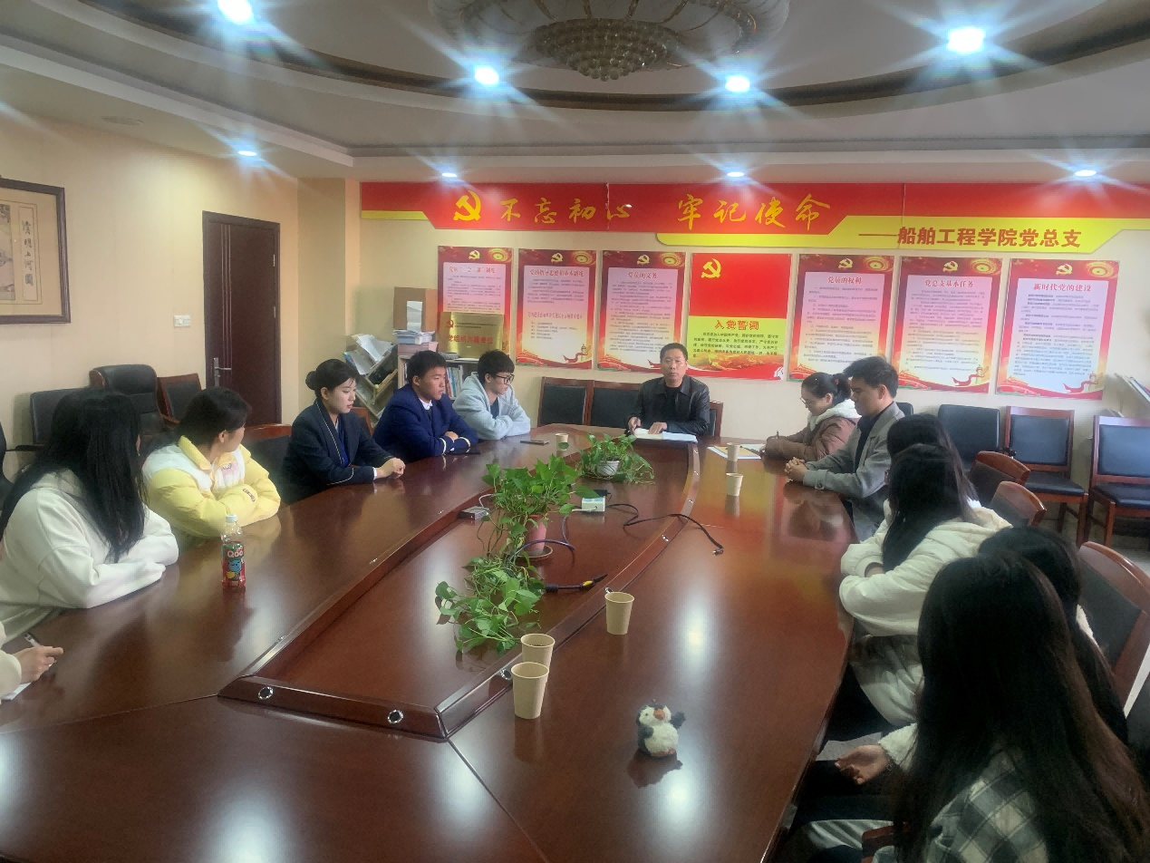 傾聽(tīng)學(xué)生心聲 共聚發(fā)展力量——學(xué)校組織召開(kāi)部分專(zhuān)業(yè)學(xué)生座談會(huì)