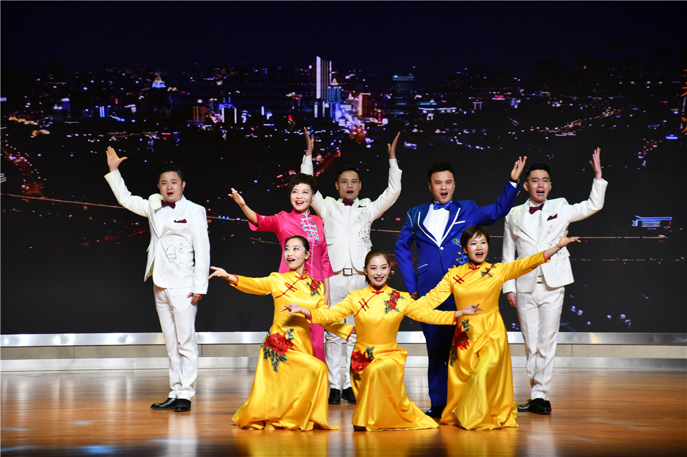 高雅藝術(shù)進(jìn)校園 ：無錫滑稽劇團(tuán)專場演出在學(xué)校精彩上演