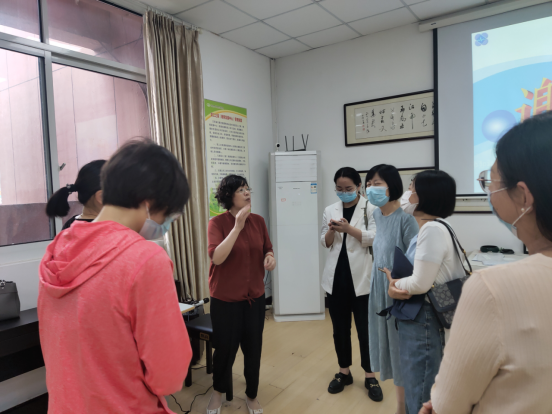 校工會(huì)舉辦“用‘馨’共守護(hù)???攜手向未來(lái)——女職工康乃馨志愿服務(wù)行動(dòng)”婦女健康知識(shí)講座