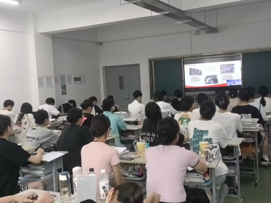 學(xué)校組織收看“人民至上是中國共產(chǎn)黨永恒的執(zhí)政理念”專題講座