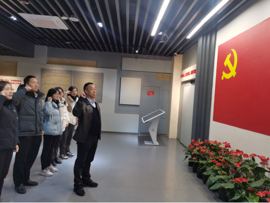 工會(huì)支部赴宜興開(kāi)展主題黨日活動(dòng)