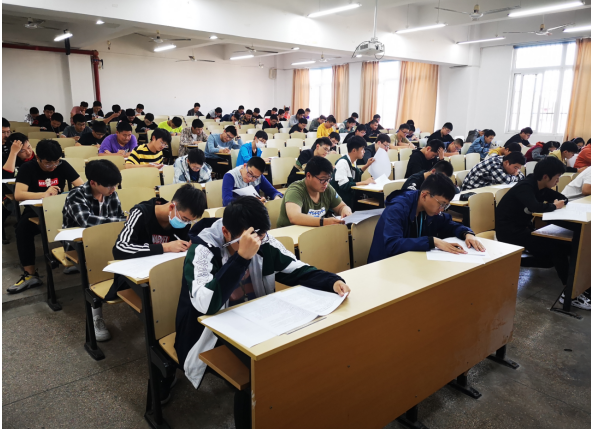 基礎(chǔ)教學(xué)部組織2020級“3+4”中職本科班基礎(chǔ)文化課摸底考試