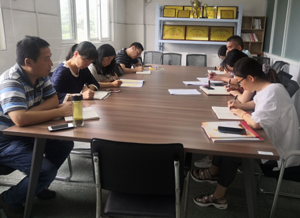 基礎教學部召開意識形態(tài)工作專題會議
