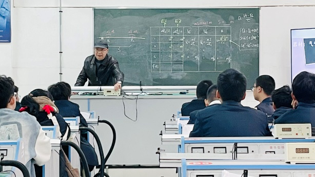 實(shí)驗(yàn)筑基   格物窮理——理化教研室首次物理實(shí)驗(yàn)公開(kāi)課報(bào)道