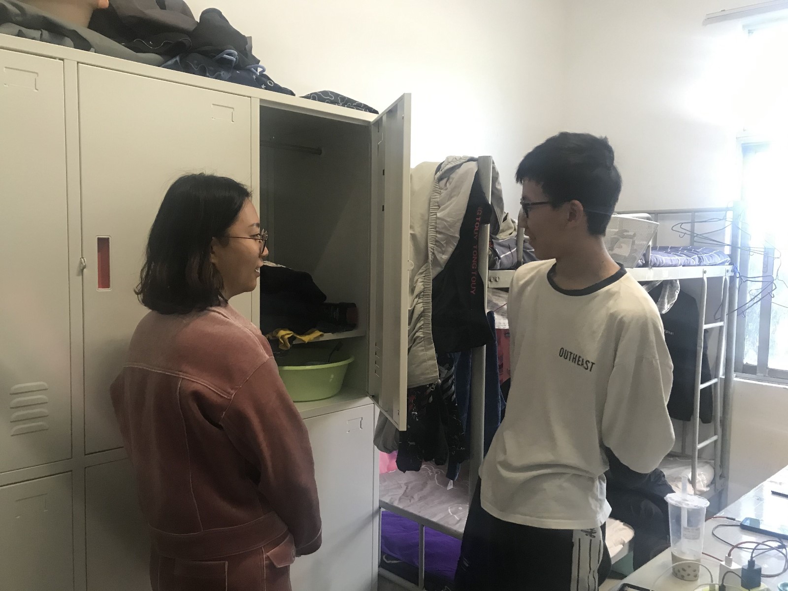 電工電子黨支部“不忘初心、牢記使命” 主題教育————開展志愿服務(wù)活動，為群眾辦實事辦好事