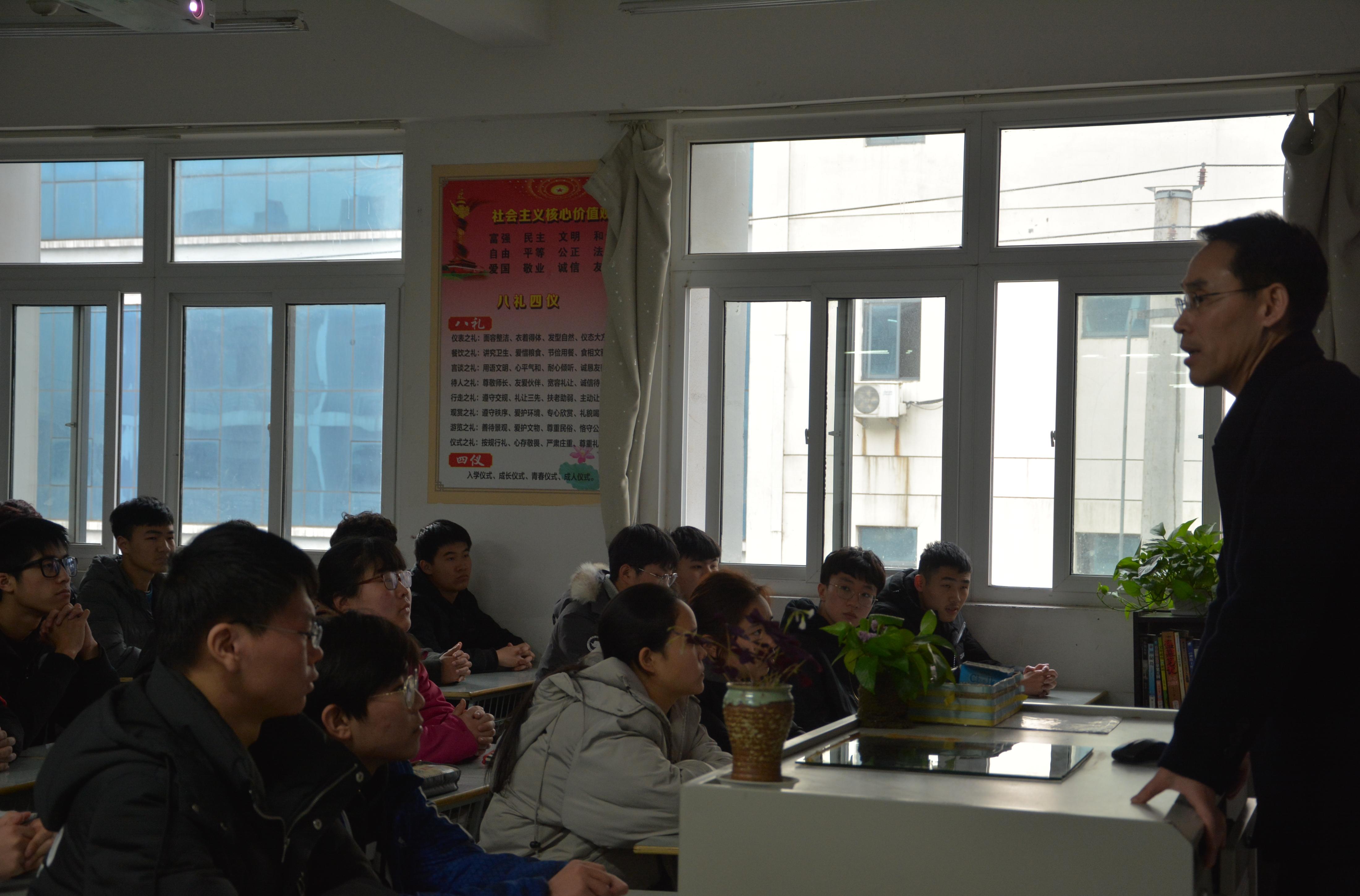 校長陸春其走進(jìn)機(jī)電工程學(xué)院開展“黨員下班級(jí)”活動(dòng)