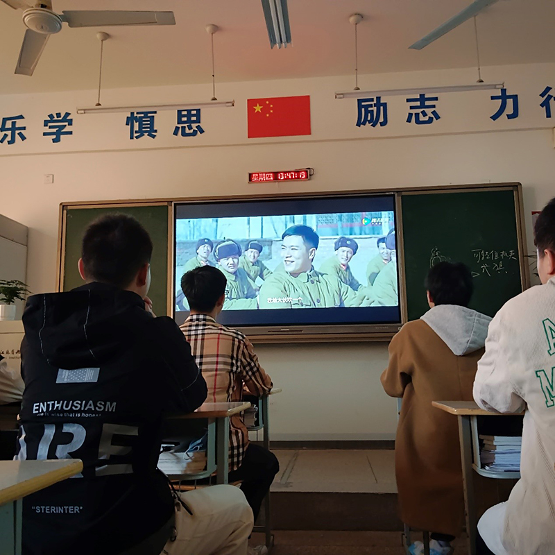 學習雷鋒精神，弘揚時代新風