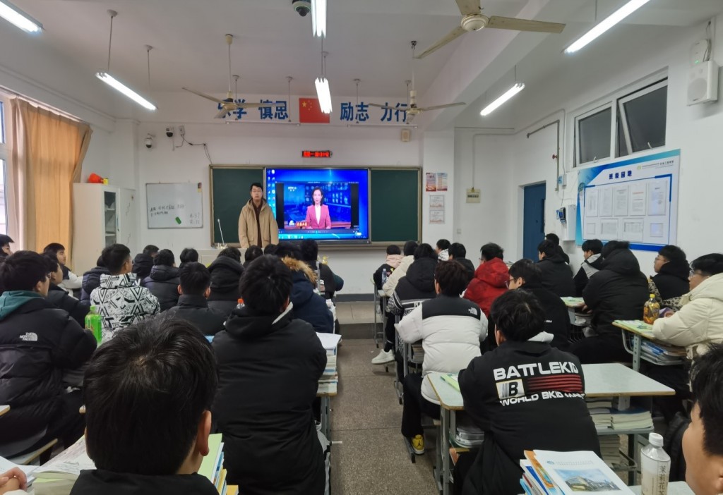 筑建堅(jiān)實(shí)校園安全防線(xiàn) 推動(dòng)班風(fēng)學(xué)風(fēng)建設(shè)