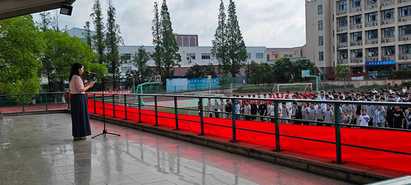 機(jī)電工程學(xué)院舉行升旗儀式
