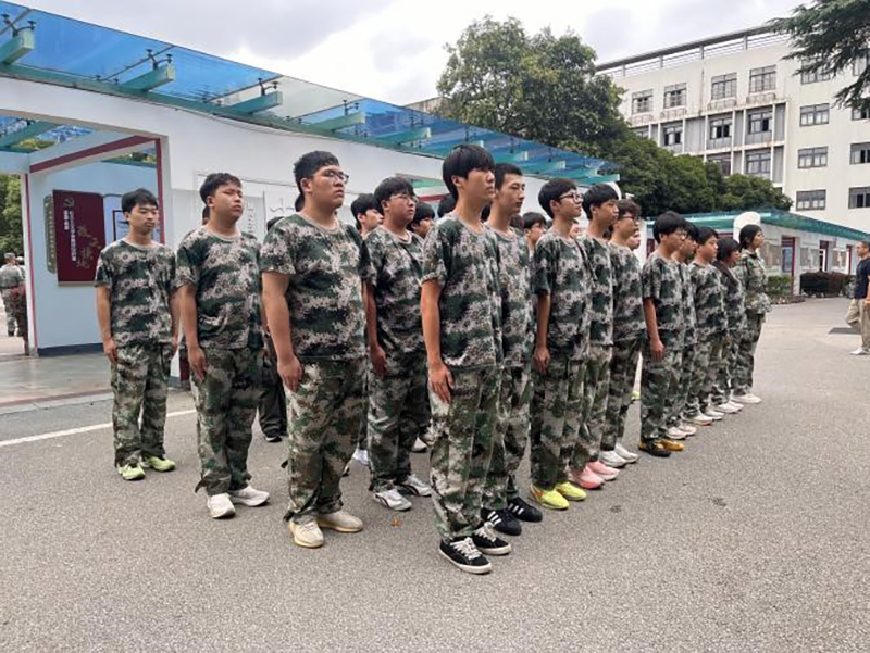 迷彩映青春 訓(xùn)練正當(dāng)時