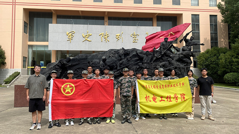 走進(jìn)軍營學(xué)軍魂！這場軍事教學(xué)超 “對味”！
