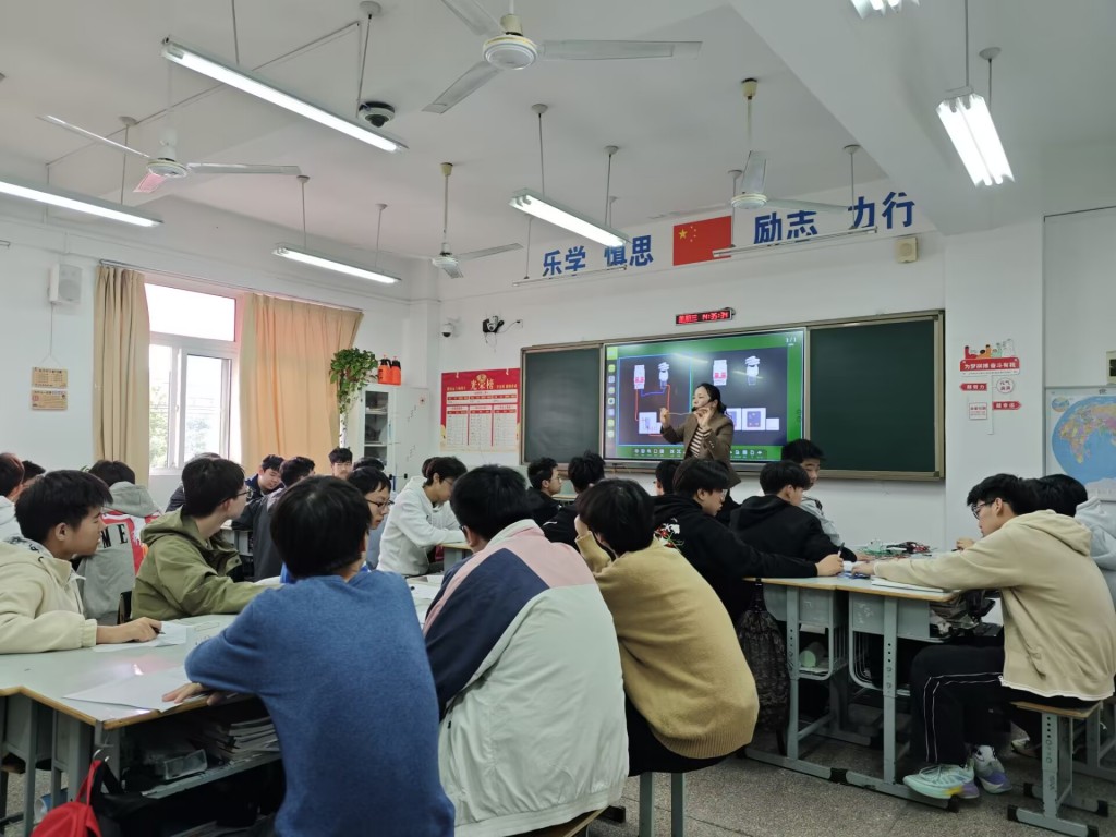 以照明雙控為鑰，開啟傳統(tǒng)電工與智能技術(shù)融合新課堂