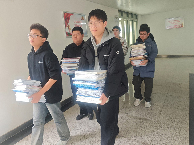 春風傳暖踐初心 青春逐光學雷鋒
