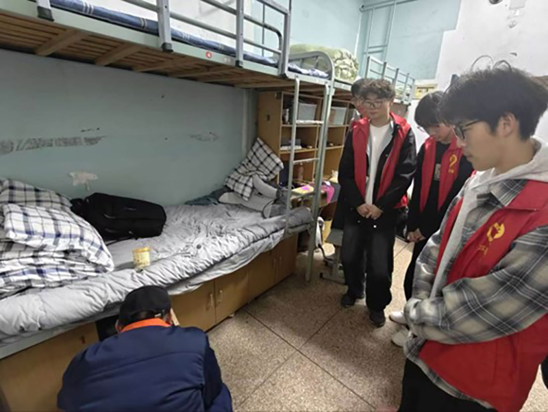 機電學子進宿舍 志愿服務暖校園