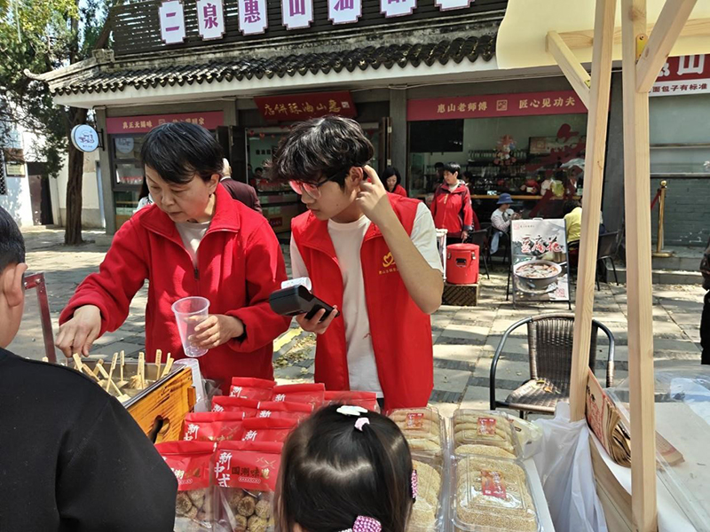 志愿服務暖古鎮(zhèn) 實干擔當顯初心