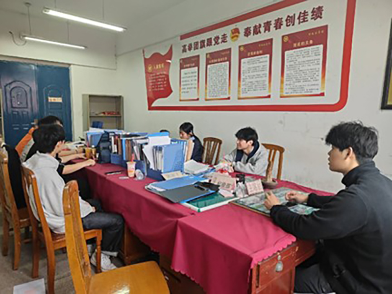 學(xué)長傳經(jīng)驗(yàn) 青春共成長