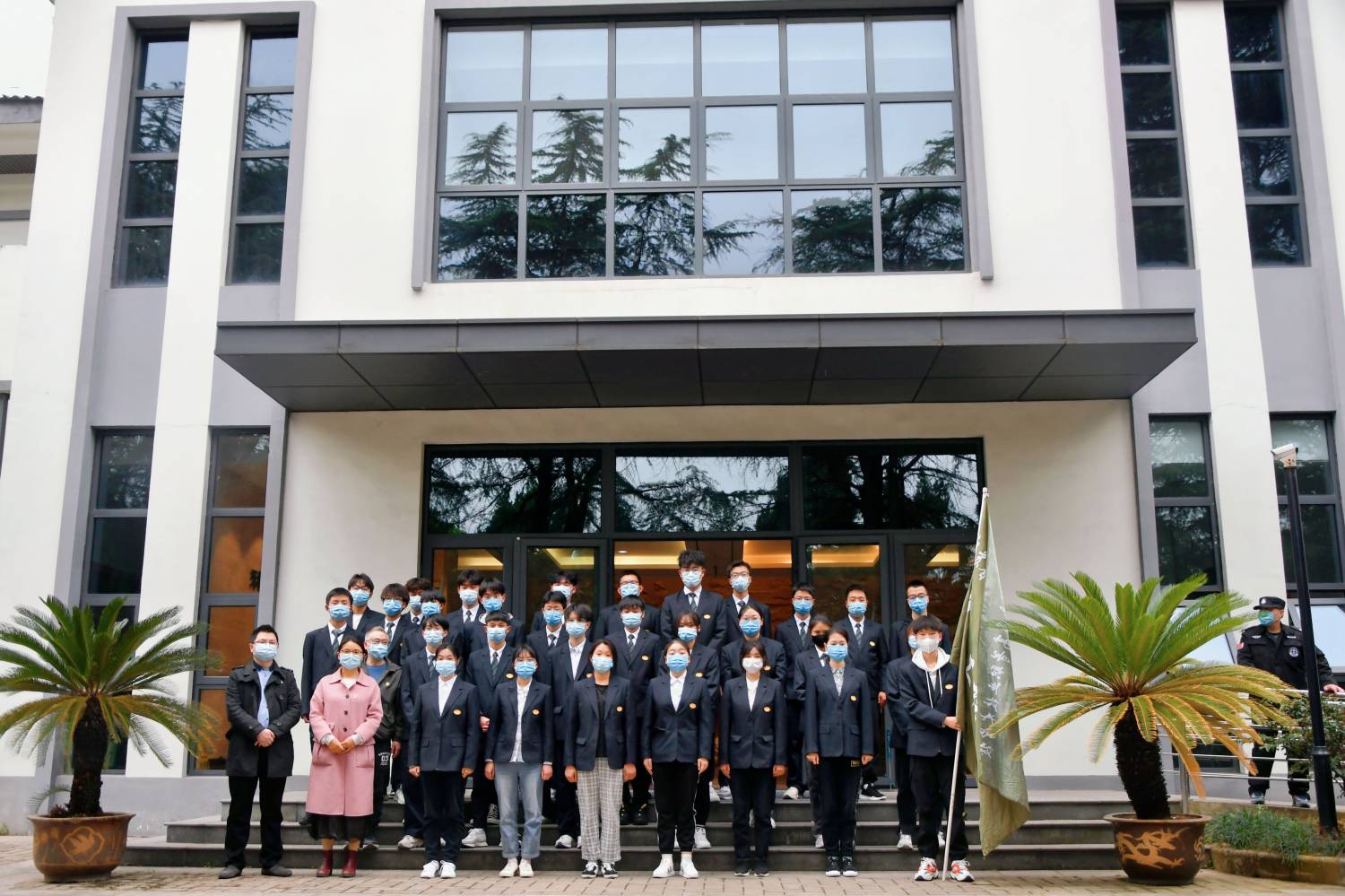 清明追思英烈志 砥礪奮進(jìn)啟新程