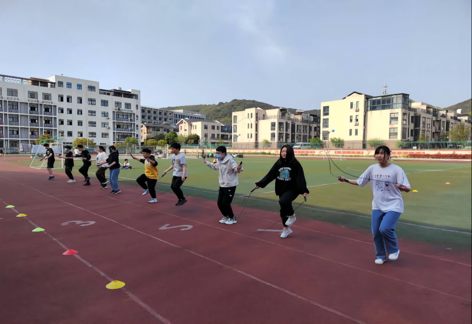 運動“防疫” 豐富學(xué)生的課余生活 ---交通工程學(xué)院組織跳繩比賽