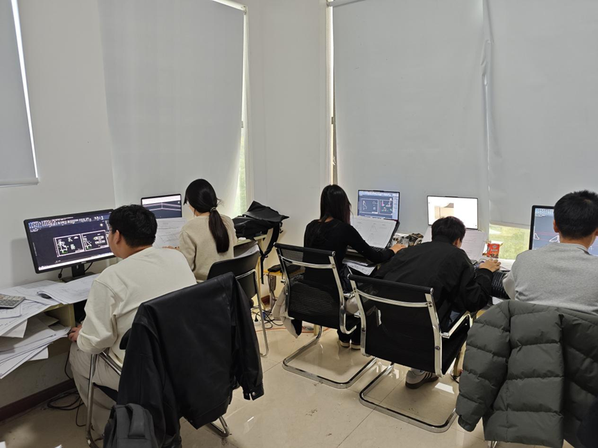 交通工程學院師生爭分奪秒全力備戰(zhàn)市賽