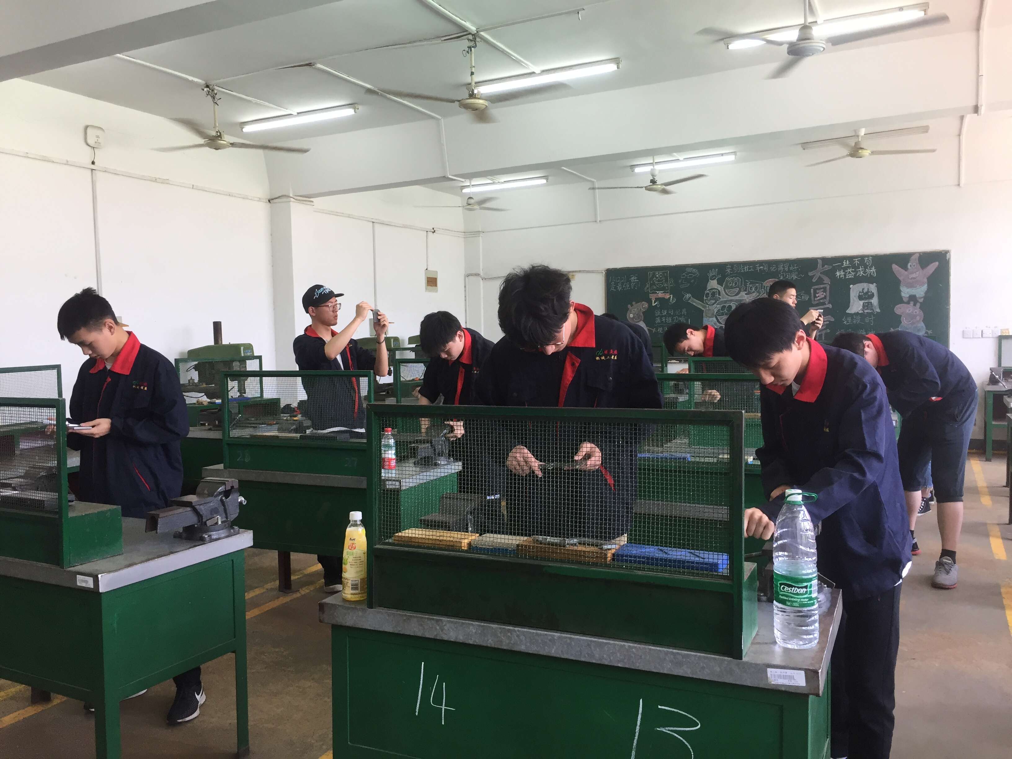 機械工程學(xué)院開展技能競賽月活動
