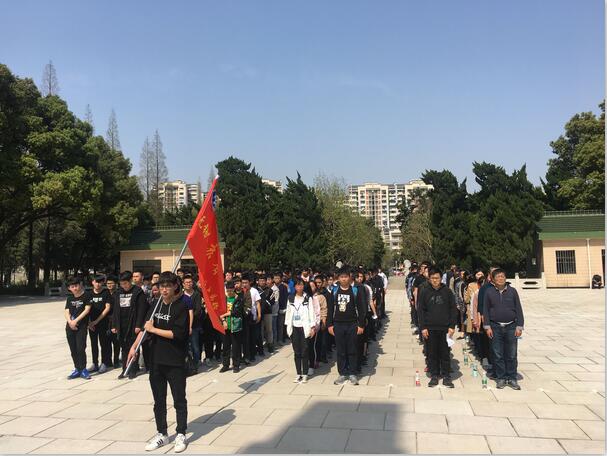 機(jī)械工程學(xué)院開展17級(jí)新生清明節(jié)烈士陵園掃墓活動(dòng)
