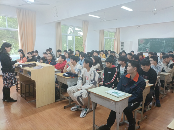 機械工程學(xué)院朱江紅老師開設(shè)“學(xué)生禮儀——課堂禮儀與儀表舉止”學(xué)術(shù)講座