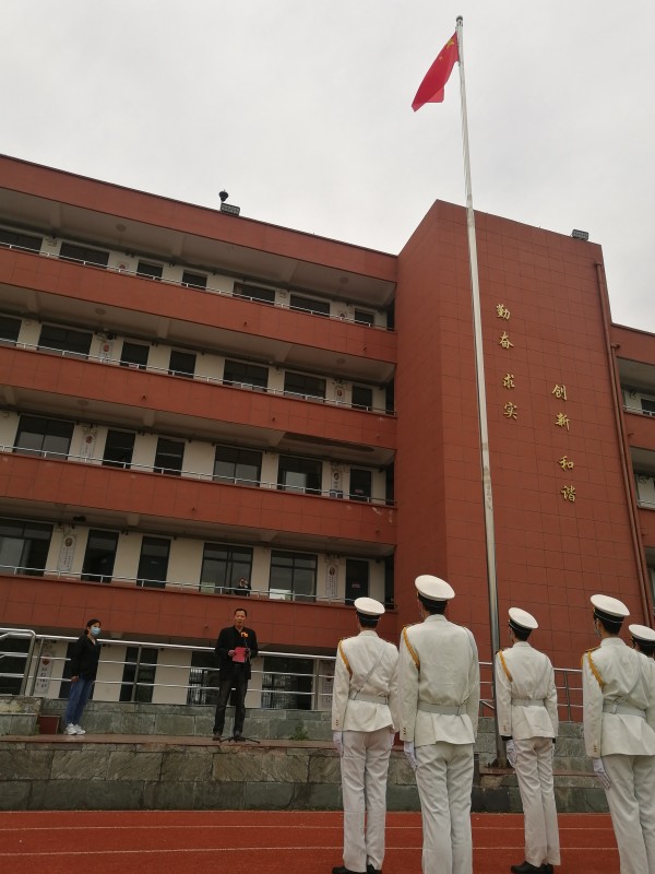 機(jī)械工程學(xué)院舉行校園封閉以來首次升旗儀式