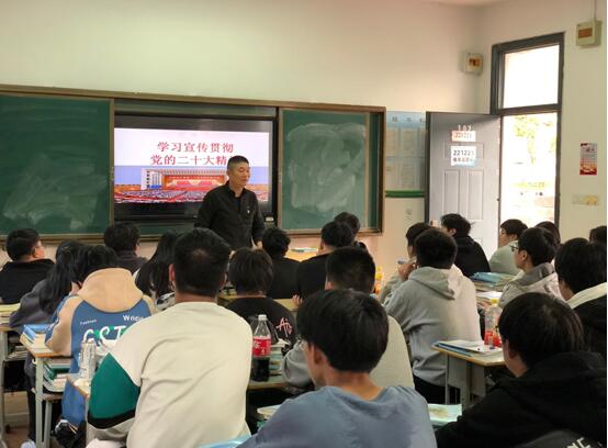 機械工程學院黨員進班級宣講黨的二十大精神